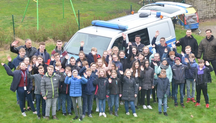 POL-STD: 40 Jungen und Mädchen verbringen spannenden Zukunftstag bei der Polizei