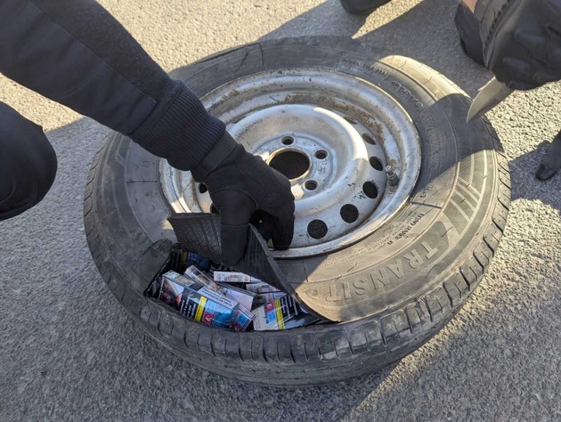 HZA-DA: Zoll durchleuchtet 70 Fahrzeuge - Zigaretten, Alkohol und mutma&szlig;lich gef&auml;lschte Medikamente sichergestellt