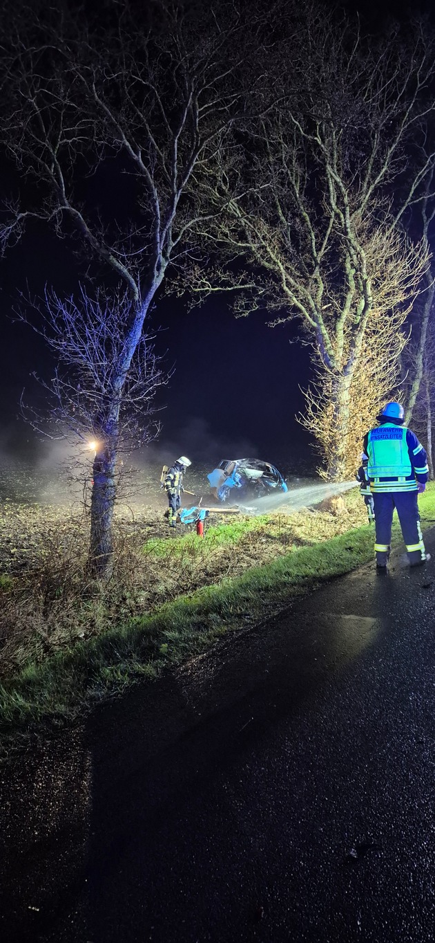 FFW Schiffdorf: 21-j&auml;hriger t&ouml;dlich verungl&uuml;ckt - K60 f&uuml;r mehrere Stunden voll gesperrt