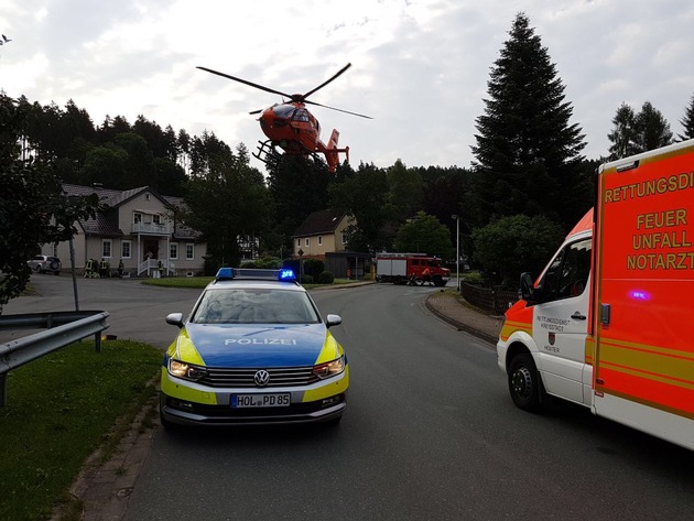 POL-HM: Alleinbeteiligt von der Fahrbahn abgekommen und schwer verletzt