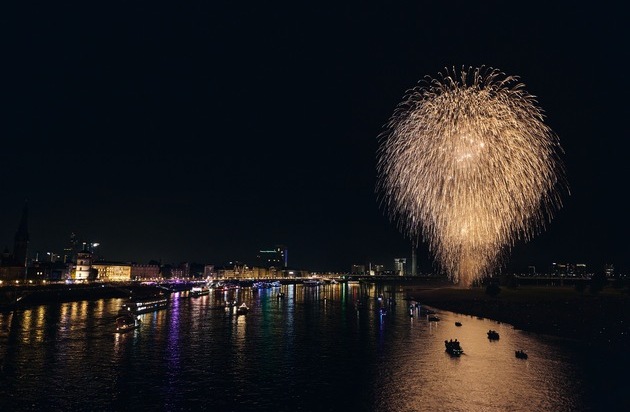 Düsseldorf Tourismus GmbH: 600.000 Besucher*innen auf dem Japan-Tag Düsseldorf / NRW: Nach zwei Jahren Corona-Pause kehrte das größte Japanfest Europas erfolgreich an den Rhein zurück - mit Kimonos, Cosplay, Musik und Feuerwerk