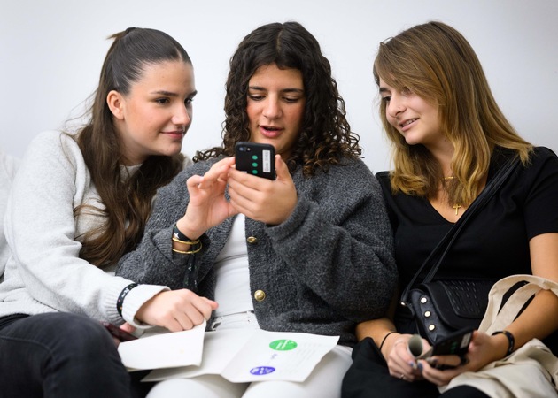 dpa-Newscamp begeistert Berliner Schülerinnen und Schüler für Journalismus und das Entlarven von Desinformation