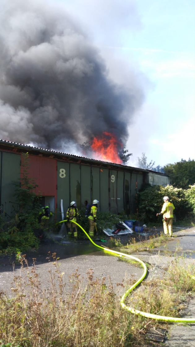 POL-STD: Brand einer Lagerhalle in Stade --- Einbruch in Buxtehuder Gemeindehaus