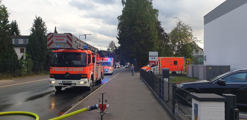 FW Menden: Brand in Industriebetrieb in Menden-Lendringsen