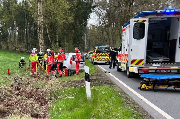 POL-STD: 85-jähriger Autofahrer bei Unfall in Buxtehude schwer verletzt