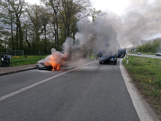 POL-COE: Ascheberg, Herbern, Parkplatz Westerwinkel/Bundespolizei hilft bei Löscharbeiten