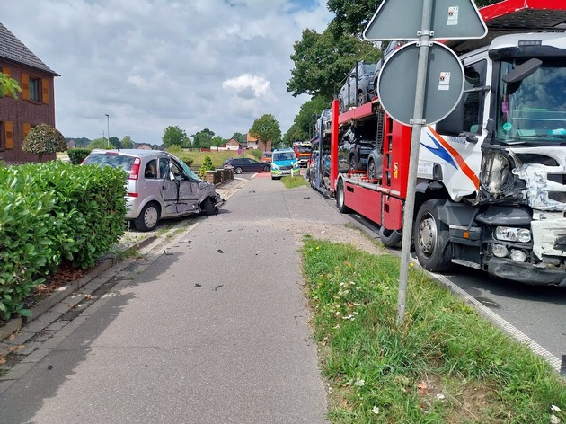 FW Gangelt: Schwerer Verkehrsunfall auf Bundesstraße