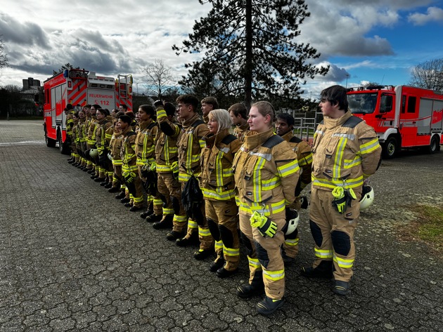 FW-GL: 20 neue Feuerwehrfrauen und -männer für Bergisch Gladbach