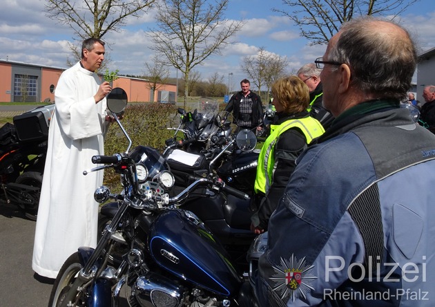 POL-PPTR: Zwölf Polizisten und ein Seelsorger auf Motorradwallfahrt