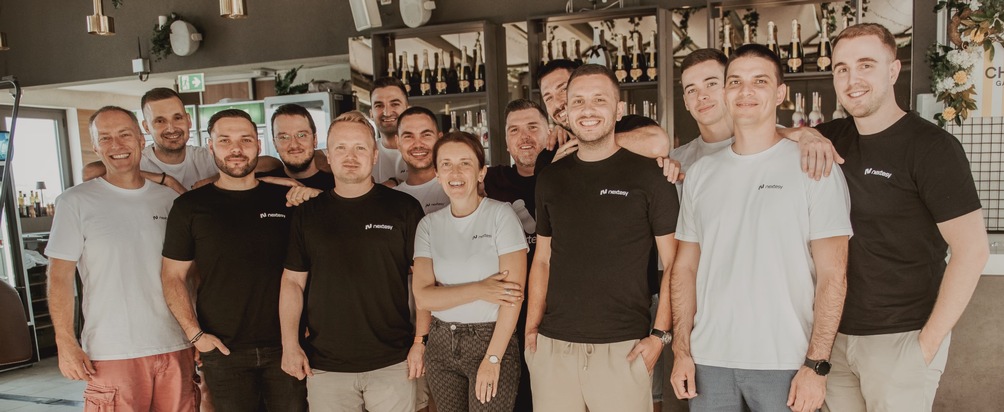 Schweizer AI-Startup nextesy erreicht 2'000 Kunden: einzigartige Produkt-Innovationen als Wachstumstreiber