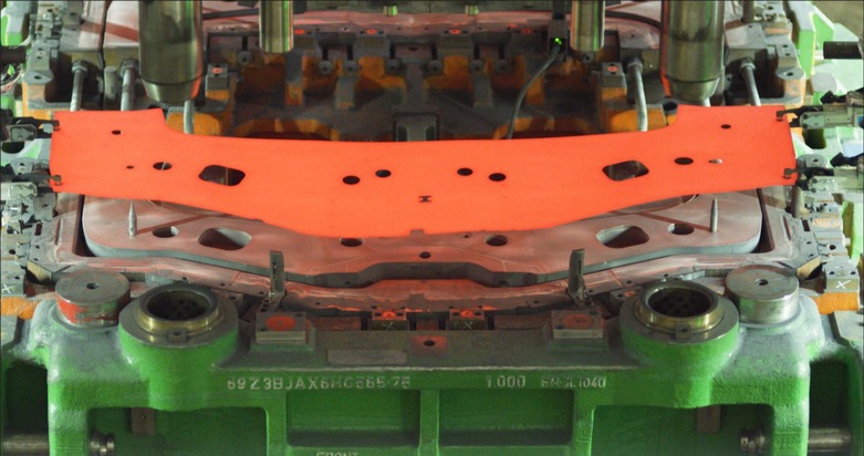 Ford-Werke GmbH: Ford führt als erster Hersteller vollständig automatisierten Prozess zur Heißverformung ein