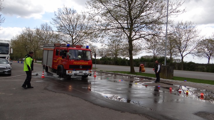 Feuerwehr Kalkar: Fahrsicherheitstraining der Freiwilligen Feuerwehr Kalkar