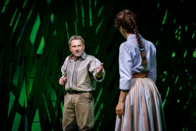 Standing Ovations im Hamburger Dschungel: Richy M&uuml;ller brilliert erneut in Disneys Musical TARZAN&reg;