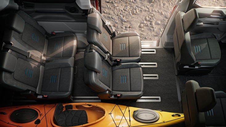 Ford E-Tourneo Custom: Neuer Personentransporter mit vollelektrischem Antrieb und souveränem Platzangebot