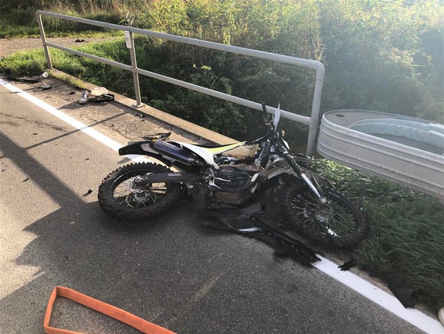 POL-PDLD: Altdorf: Verkehrsunfall mit schwerverletztem Motorradfahrer