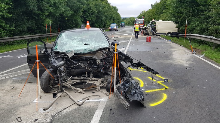 POL-HM: Folgemitteilung zur Erstmeldung &quot;Verkehrsunfall mit Schwerverletzten - B83 bei Hameln derzeit voll gesperrt&quot;