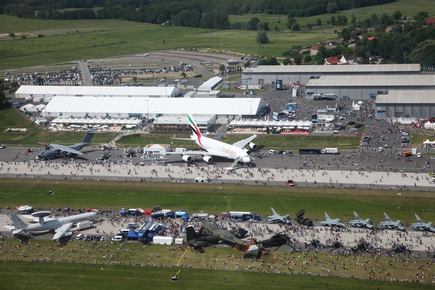 Ready for Take Off: ILA Berlin Air Show 2016 präsentiert modernstes Fluggerät mit innovativen Technologien / Rund 200 Fluggeräte vom unbemannten Flugsystem bis zu den &quot;Riesen&quot; der Lüfte