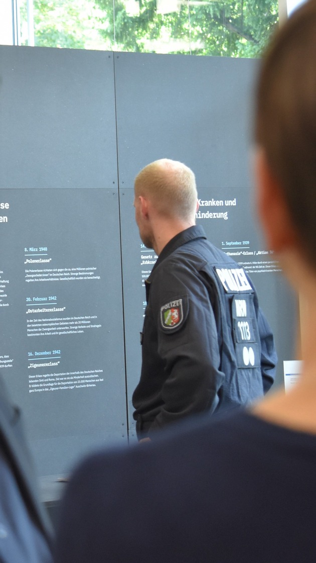 POL-MS: Wanderausstellung &quot;Vergessenen begegnen&quot; macht Halt beim Polizeipräsidium Münster - Aktiver Umgang mit Opfergruppen des Nationalsozialismus sensibilisiert für demokratische Resilienz
