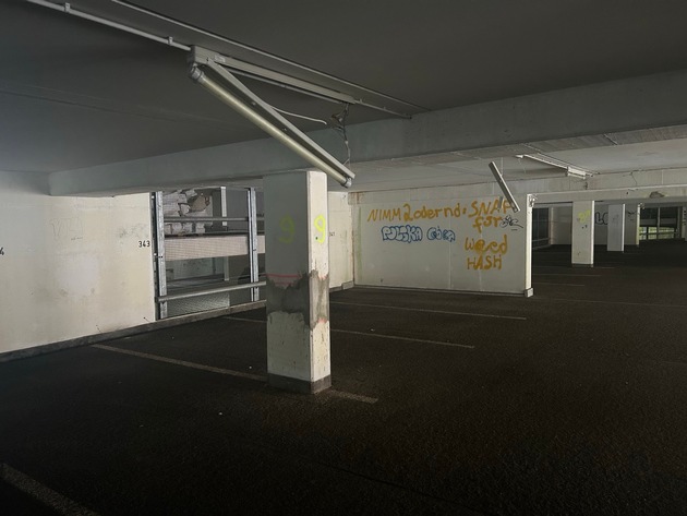 POL-PDWIL: Erneute Sachbeschädigung im Parkhaus Teichstraße / Monthermeerstraße