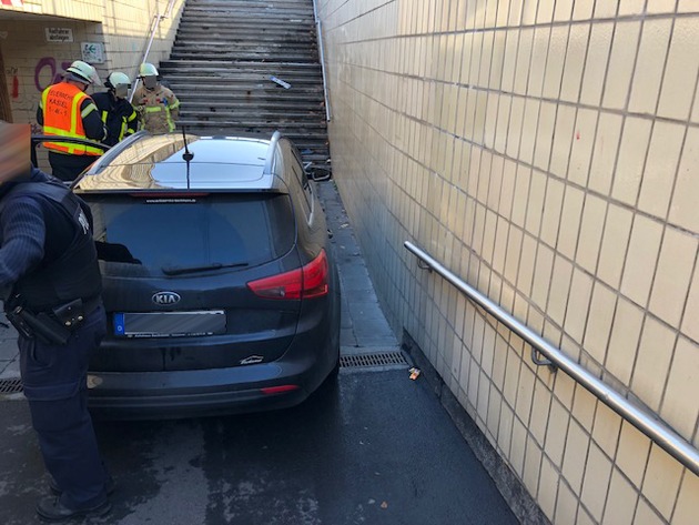 POL-KS: Kassel: Folgemeldung 2 zum Unfall am &quot;großen Kreisel&quot;: Autofahrer kam bereits vorher von Straße ab