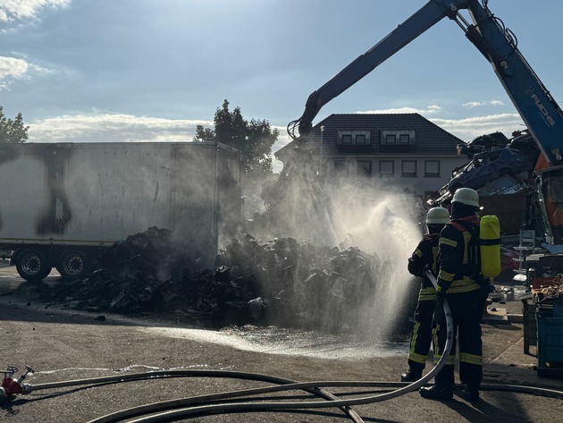 FW-OG: LKW-Brand auf der B3 - Fahrer verhindert Schlimmeres