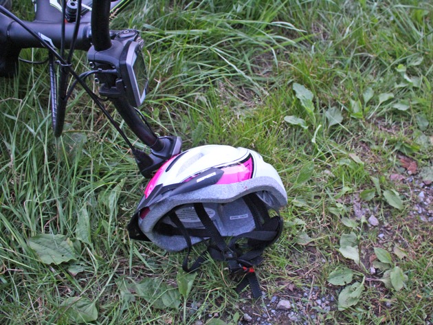 POL-ME: Schwerverletzte E-Bike-Fahrerin mit Hubschrauber abtransportiert - Wülfrath - 2007106