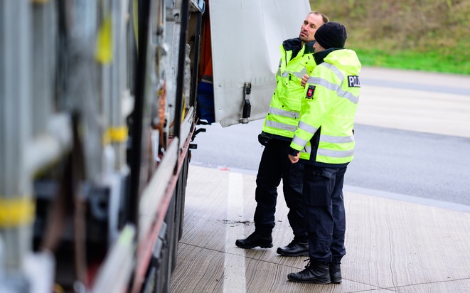 POL-LG: Viele Lkw und Busse haben Mängel - Ergebnis der Schwerpunktkontrolle auf der A7 bei Soltau