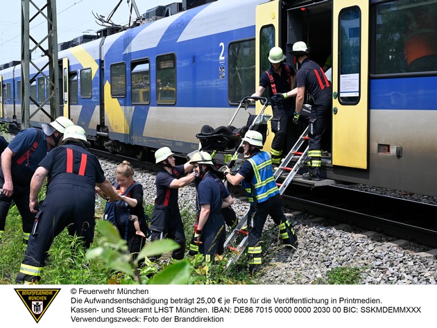 FW-M: Regionalbahn evakuiert (Berg am Laim)