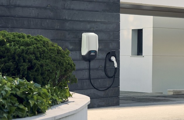 Ford-Werke GmbH: Ford Charging Solutions: Ladestation finden, Elektro-Auto aufladen und Akku-Ladung bezahlen - ganz einfach per App (FOTO)