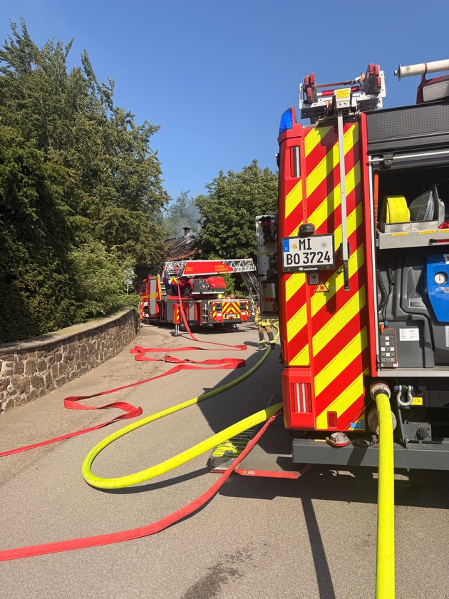 FW Bad Oeynhausen: Nach Dachstuhlbrand am 24.06.2026 - erneutes Feuer in Brandruine