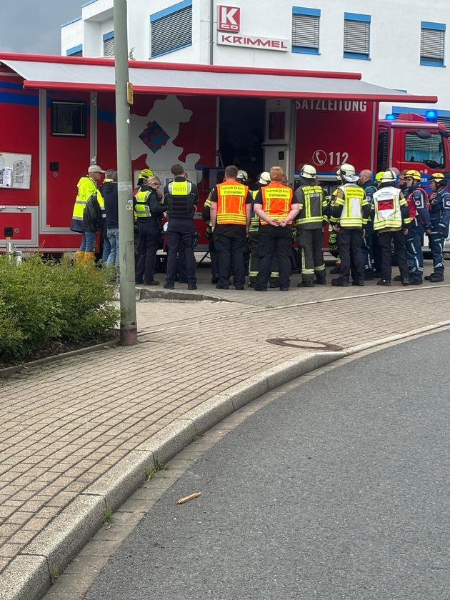 FW-EN: Großbrand in Wetter (Ruhr): Ennepe-Ruhr-Kreis demonstriert eindrucksvoll Zusammenhalt und Leistungsfähigkeit