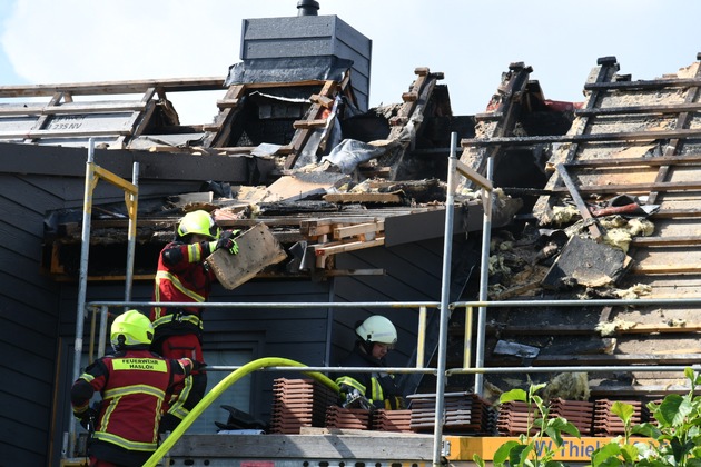 FW-PI: Hasloh: Dachstuhlbrand in Einfamilienhaus