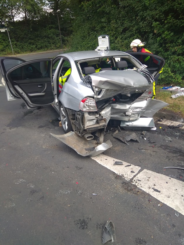 POL-RE: Schwerer Verkehrsunfall in Recklinghausen - Lebensgefährlich verletzte Beifahrerin