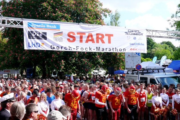 Deutsche Marine - Pressemeldung: Marine bewegt Wilhelmshaven - 4. Gorch-Fock-Marathon und 2. Bundeswehrmeisterschaft im Marathon