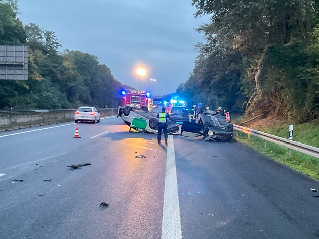 FW-DO: Verkehrsunfall auf der A42 - Zwei Fahrzeuge überschlagen, zwei Personen verletzt