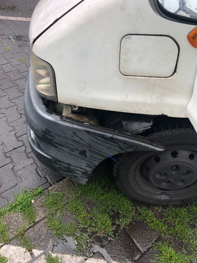 POL-VDKO: Schrottfahrzeug aus dem Verkehr gezogen - Transporter aus Osteuropa zeigte desolaten technischen Zustand