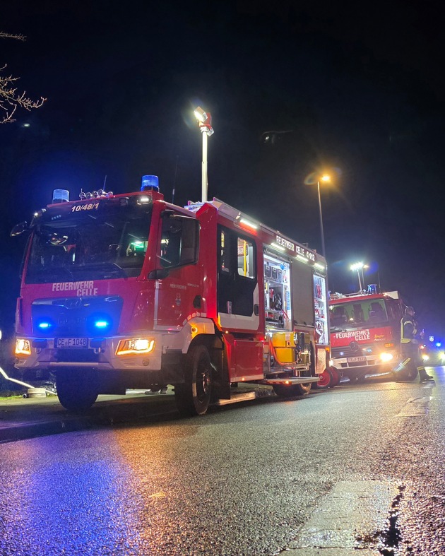 FW Celle: Kellerbrand in Mehrparteienhaus