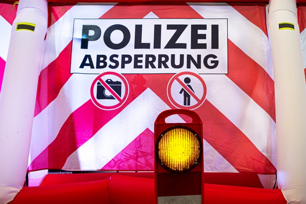 POL-GI: Keine Chance für neugierige Blicke - Polizeipräsidium Mittelhessen stellt mobile Sichtschutzwand vor
