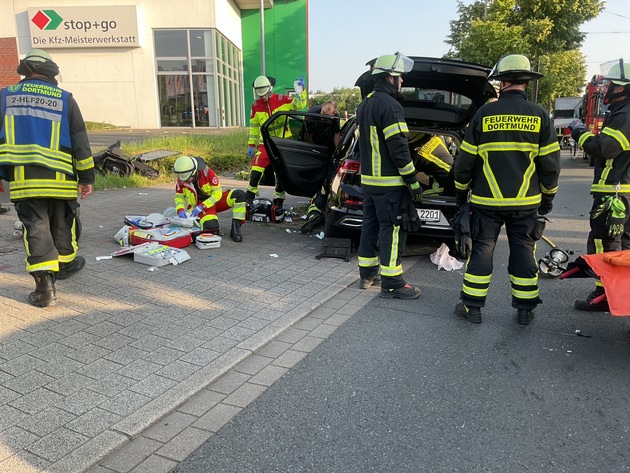 FW-DO: Verkehrsunfall zwischen zwei PKW - eine Person schwer verletzt
