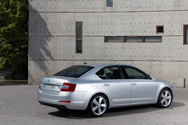 SKODA Octavia gewinnt bei ,auto, motor und sport&apos;-Leserwahl ,Best Cars 2015&apos; (FOTO)