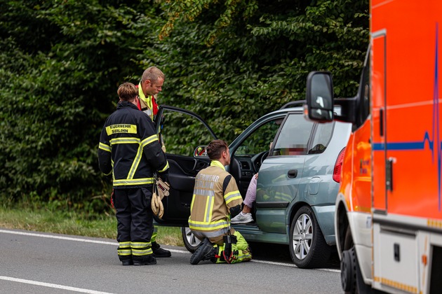 FW-MK: Frontalzusammenstoß auf der Drüpplingser Straße