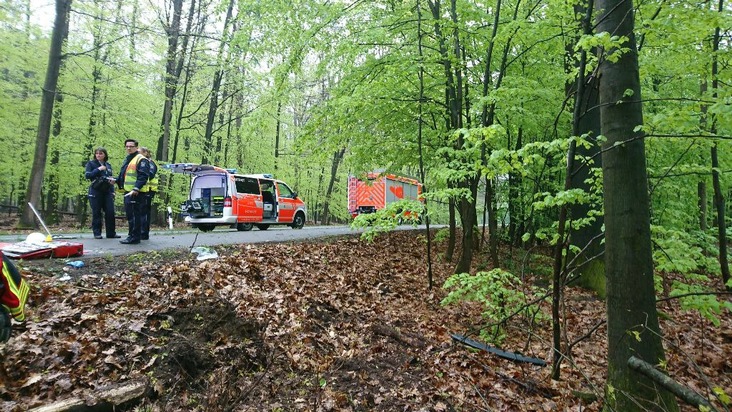 FW-GL: Schwerer Verkehrsunfall mit eingeklemmter Person im Stadtteil Bensberg von Bergisch Gladbach