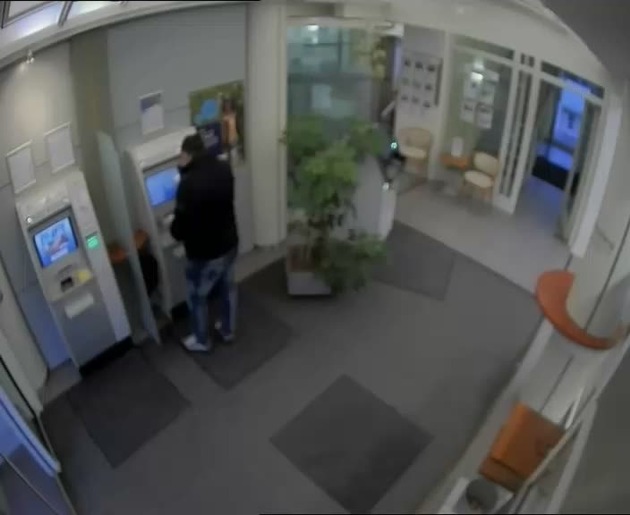 POL-KB: Bad Arolsen - EC-Karte unterschlagen und Geld abgehoben - Polizei fahndet öffentlich nach unbekanntem Täter