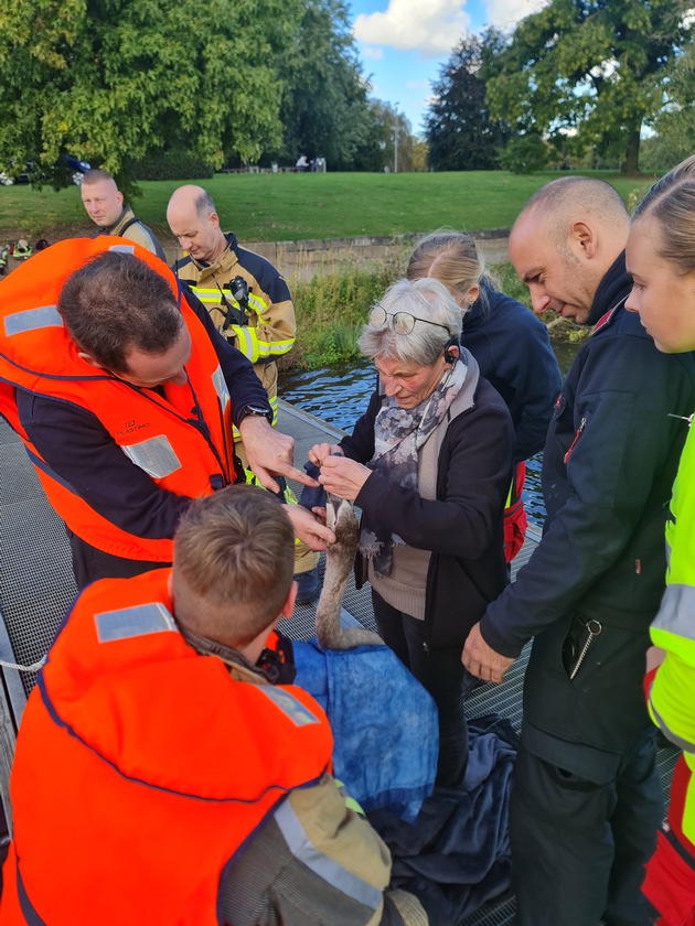 FW Bocholt: Schwan aus misslicher Lage am Aasee befreit