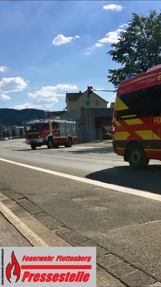 FW-PL: Plettenberg/Altena. Löschzug der Plettenberger Feuerwehr rückt nach Altena aus