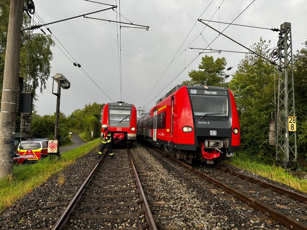 FW Hennef: Zug auf freier Strecke zum Stillstand gekommen - Evakuierung erforderlich