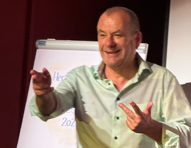 „Die Mitarbeiter nerven!“ – der b-steps summit 2025 für Unternehmer, Entscheider und Führungskräfte am 18.11.2025