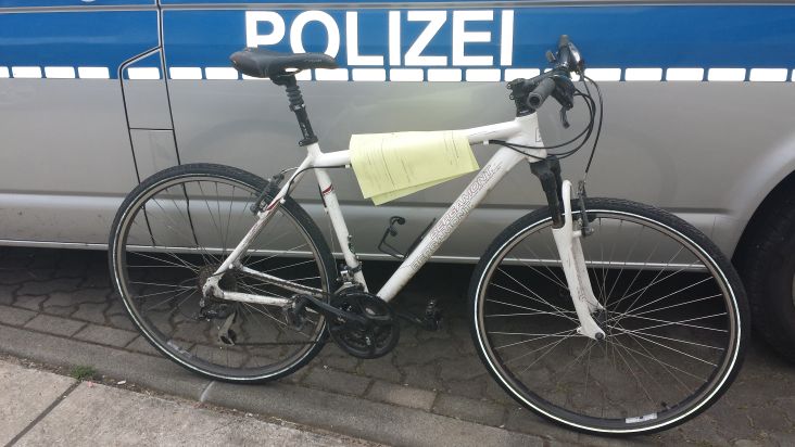 POL-HM: Jugendliche entwendeten Fahrrad - Zeugen verständigten die Polizei - Eigentümer der Fahrräder gesucht