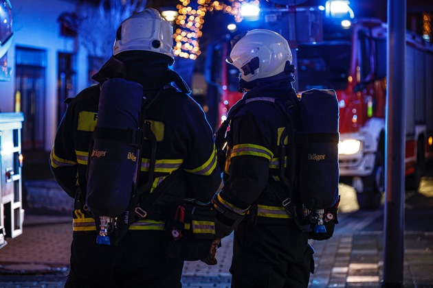 FW-MK: Feuerwehr rettet Frau aus verrauchter Wohnung - Rauchmelder retten Leben