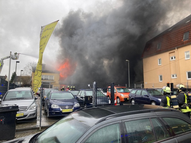 FW-DO: Großbrand in einer Autowerkstatt in Lütgendortmund